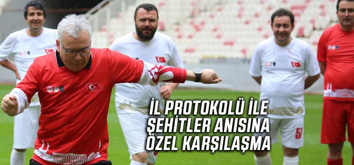 Murat Toraman Sivas’ta şehitler anısına düzenlenen özel futbol maçında ter döktü